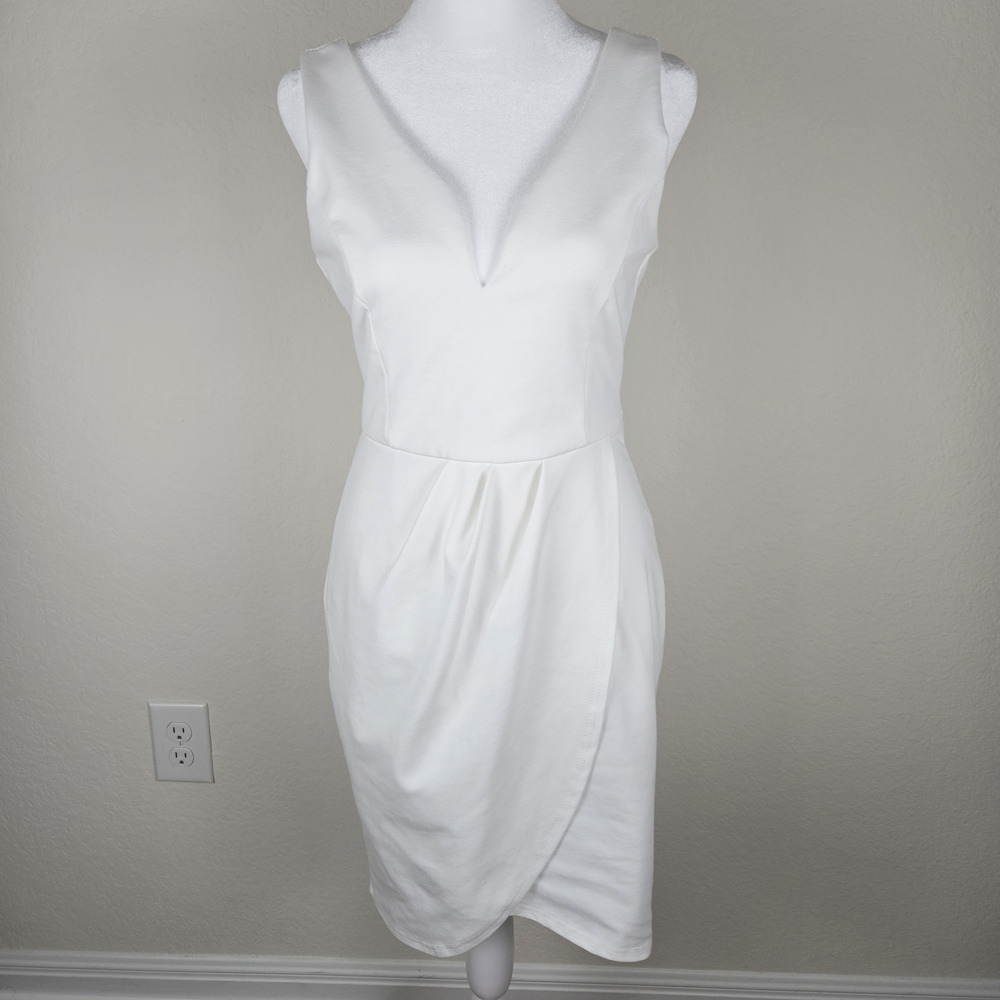 Chic White V-Neck Midi Dress